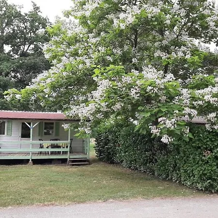 Mobil Home, Animaux Admis - 4 Pers. - Api-1-52-2683 * Le Breuil-sur-Couze